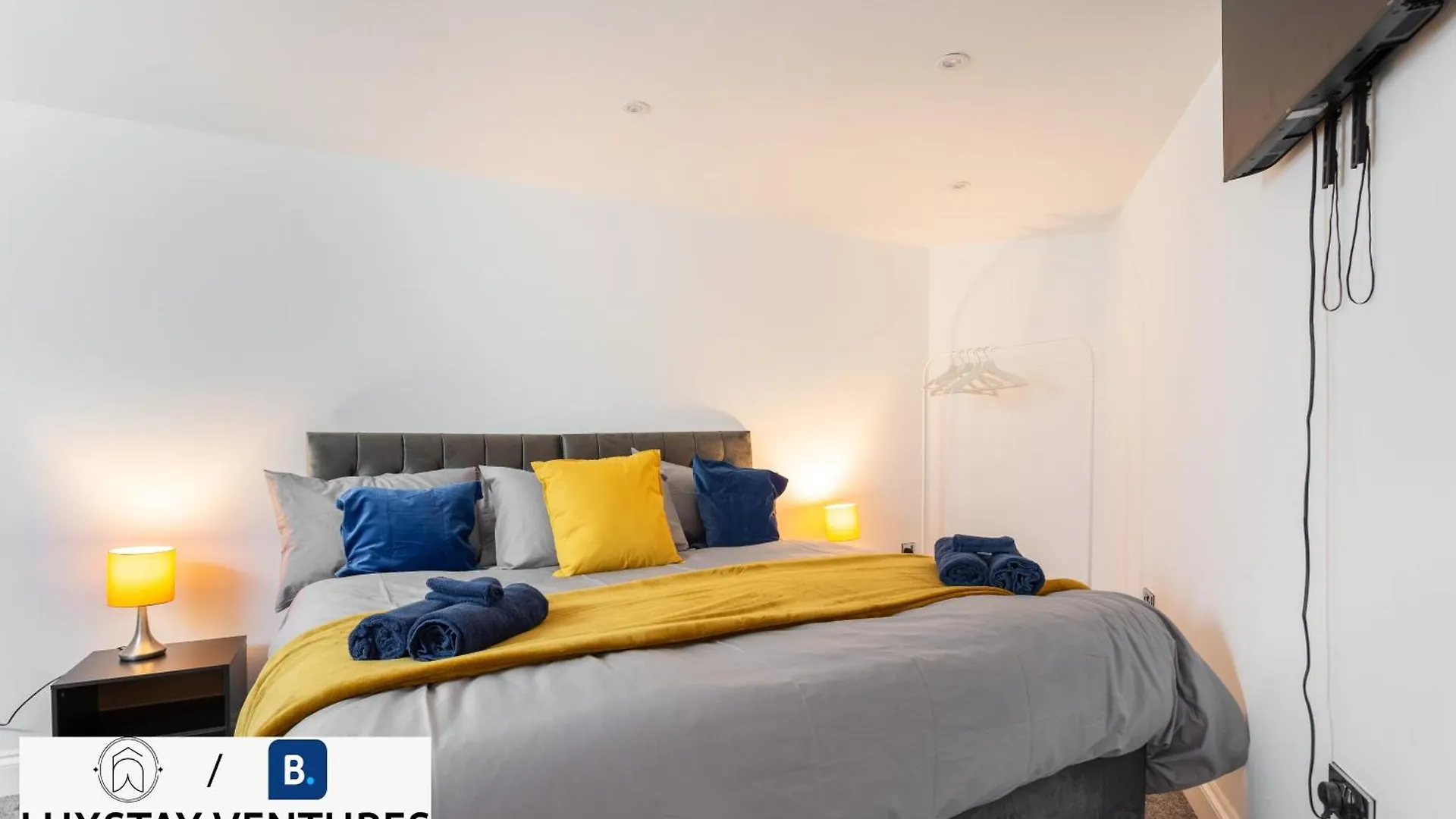 Bright And Spacious 2Br Maisonette Sleeps 8, Game Room, 5 Mins To Brighton Beach And City Centre 0*,