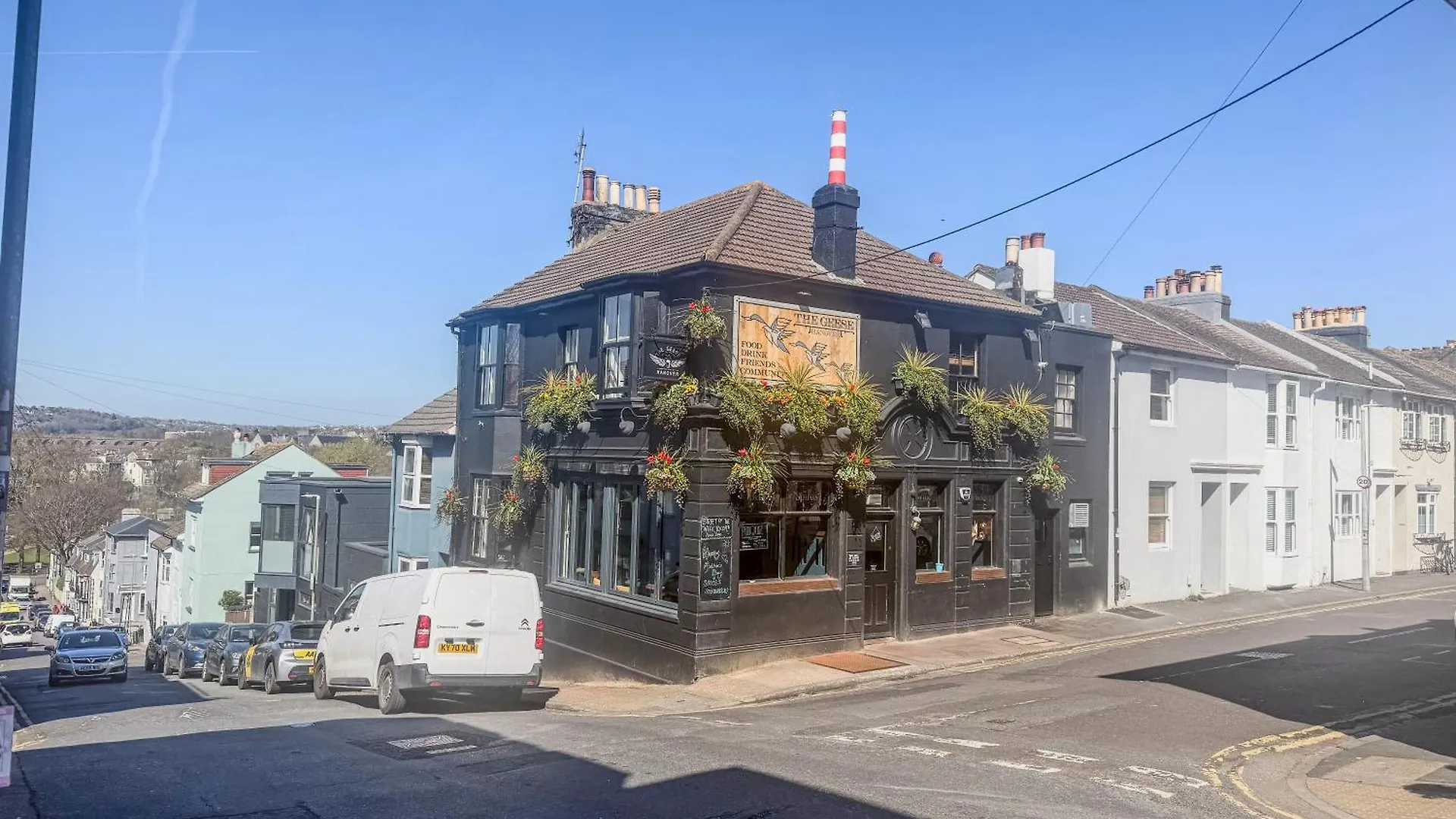 Bright And Spacious 2Br Maisonette Sleeps 8, Game Room, 5 Mins To Brighton Beach And City Centre